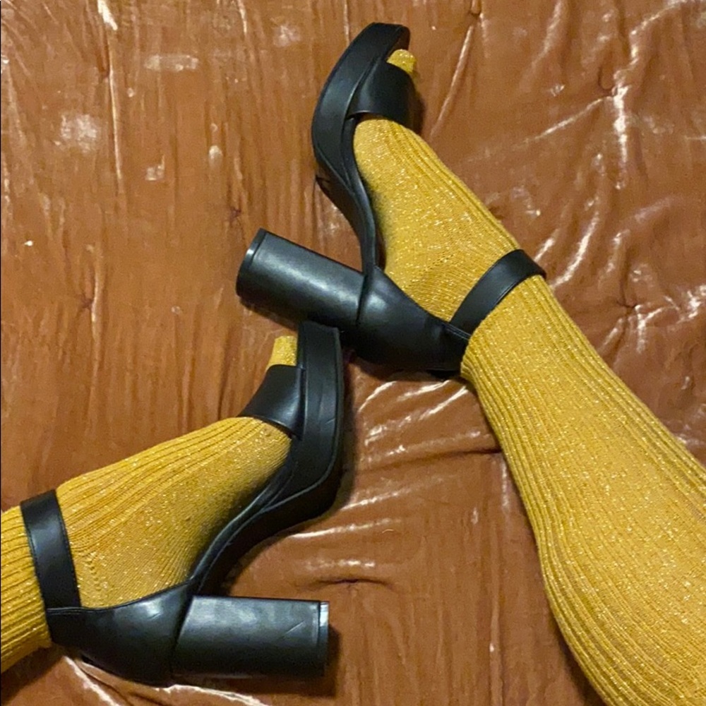 Chunky black leather heels!